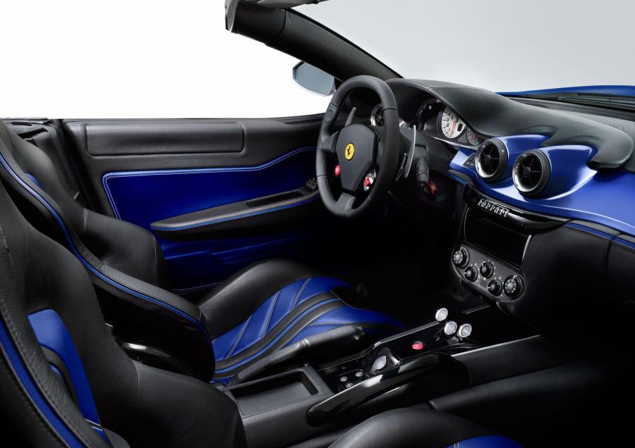 Интерьер Ferrari 599 SA Aperta 2010 года  (фото 3 из 24)